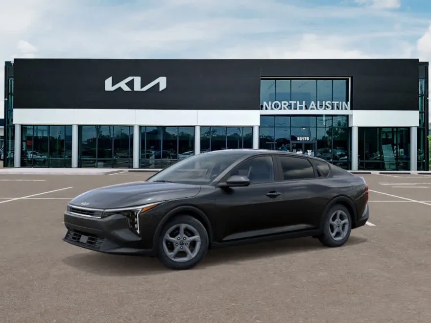 2025 Kia K4 LXS photo 1