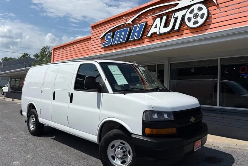 2022 Chevrolet Express 2500 photo 1