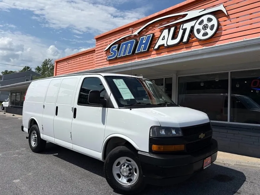 2022 Chevrolet Express 2500 photo 1