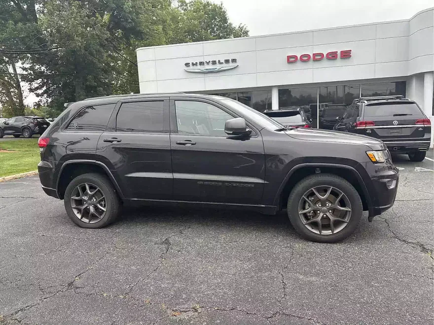 2021 Jeep Grand Cherokee Anniversary Edition photo 1