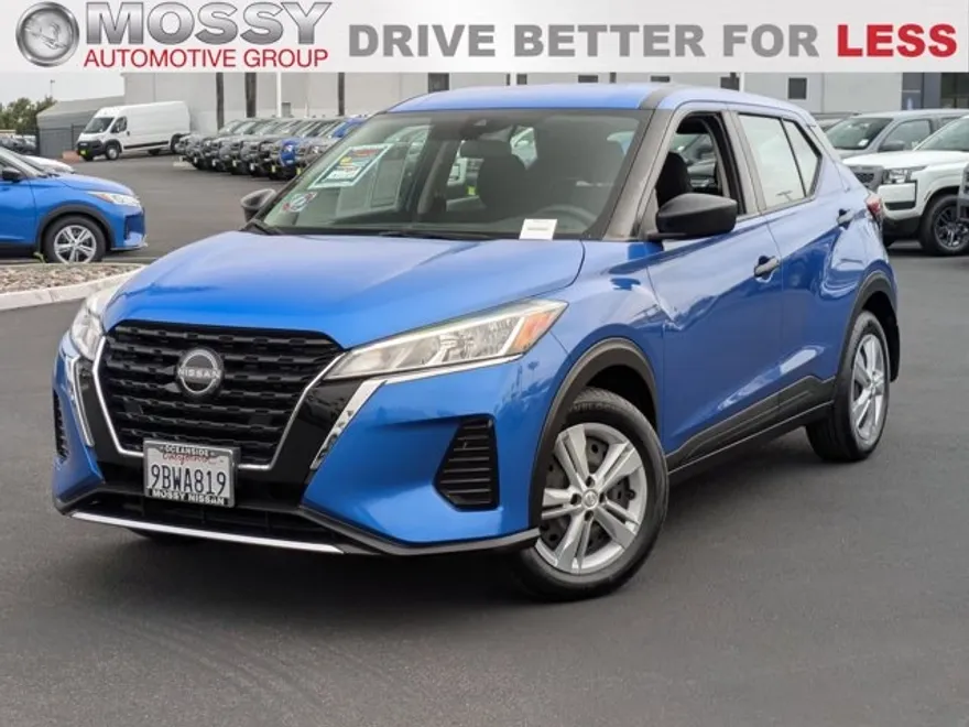 2022 Nissan Kicks SV photo 1