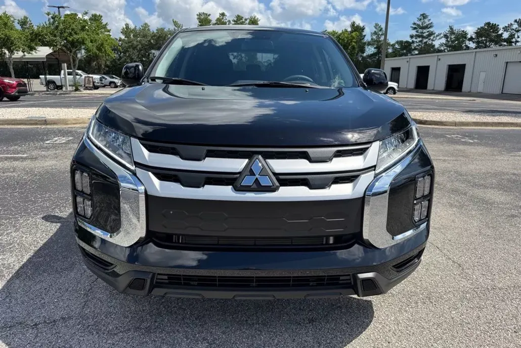 2025 Mitsubishi Outlander Sport ES photo 1