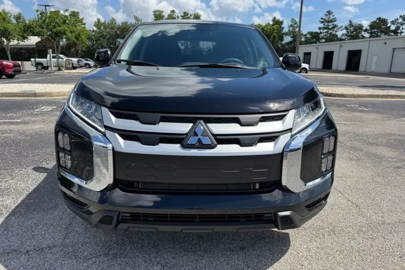 2025 Mitsubishi Outlander Sport ES photo 1