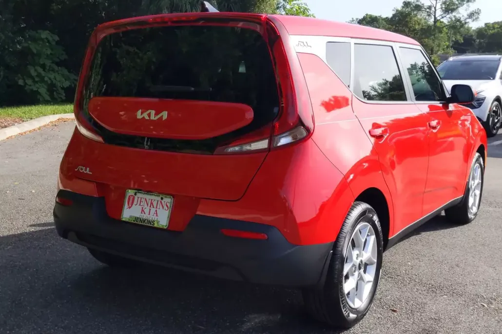 2022 Kia Soul LX photo 1