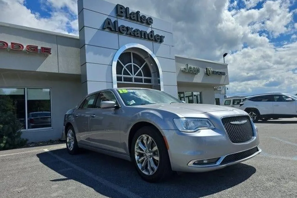 2015 Chrysler 300 Limited photo 1
