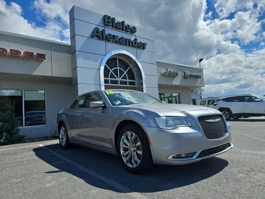 2015 Chrysler 300 Limited photo 1