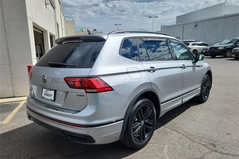 2022 Volkswagen Tiguan SE R-Line Black photo 1