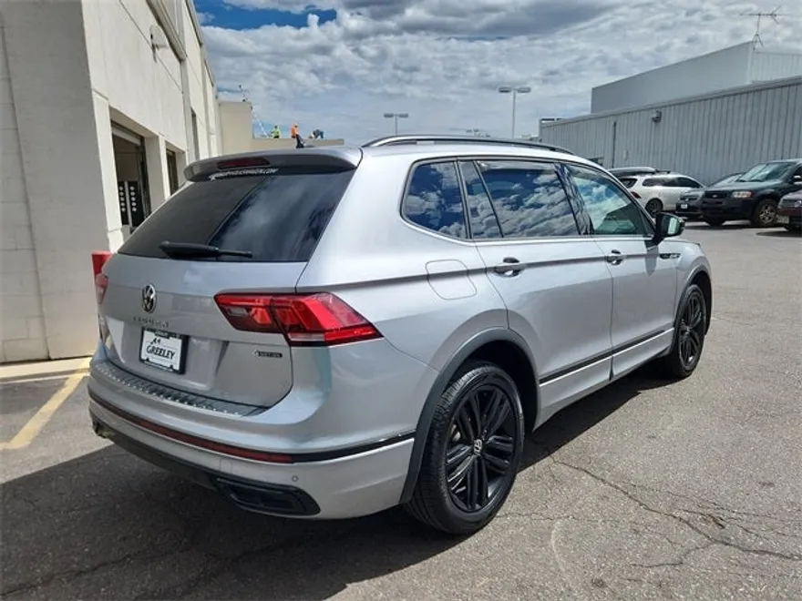 2022 Volkswagen Tiguan SE R-Line Black photo 1