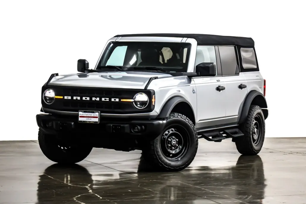 2023 Ford Bronco Black Diamond photo 1