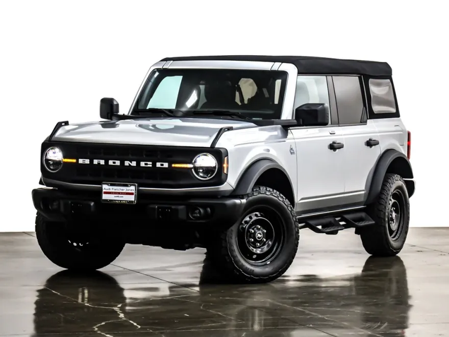 2023 Ford Bronco Black Diamond photo 1