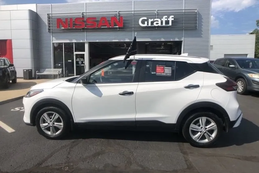 2023 Nissan Kicks S photo 1