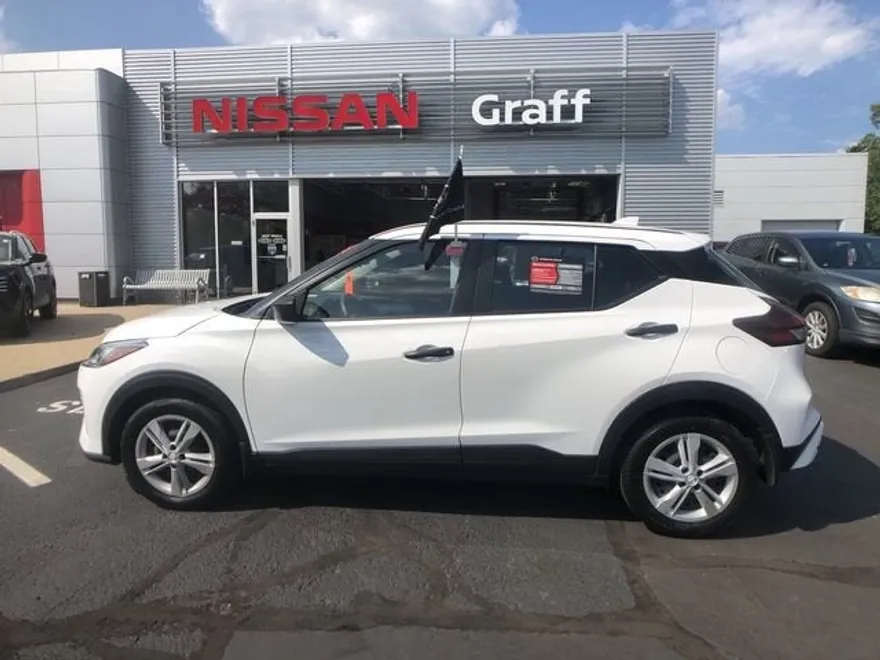 2023 Nissan Kicks S photo 1