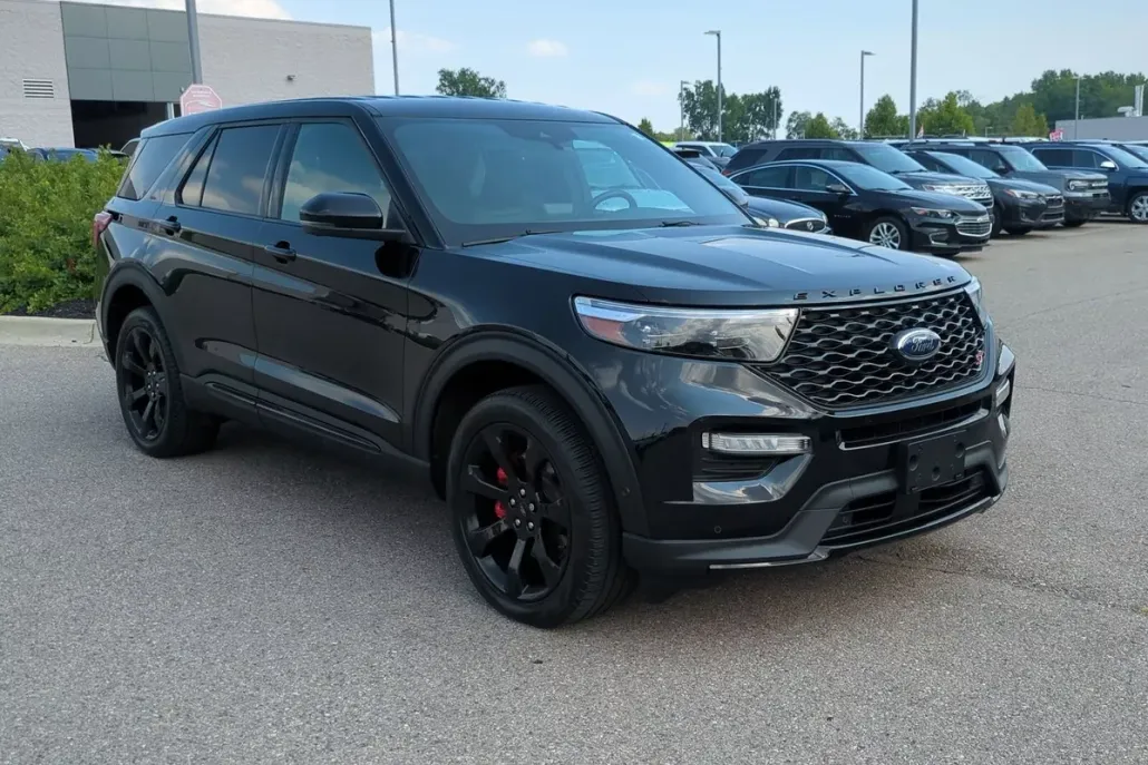 2022 Ford Explorer ST photo 1