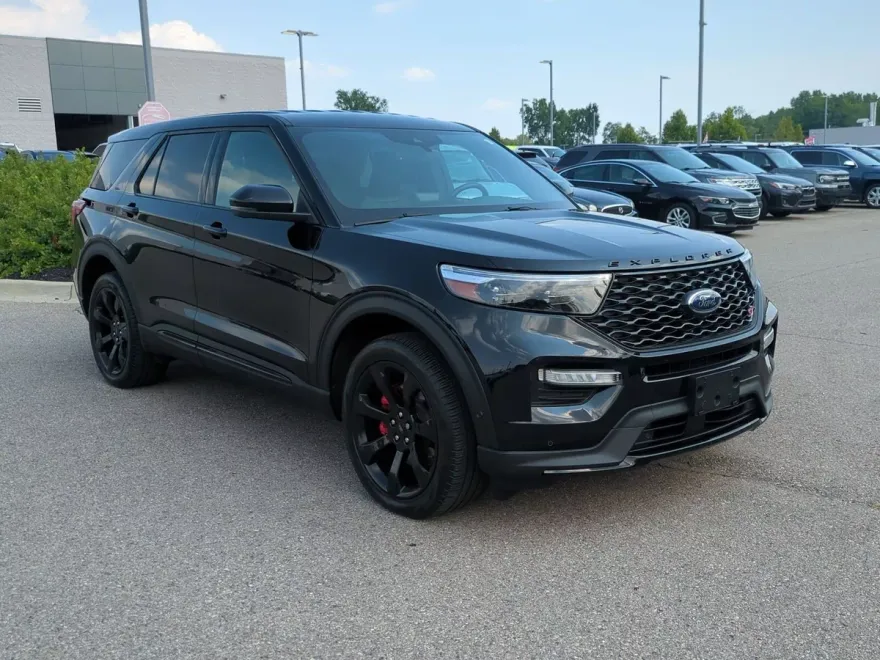2022 Ford Explorer ST photo 1