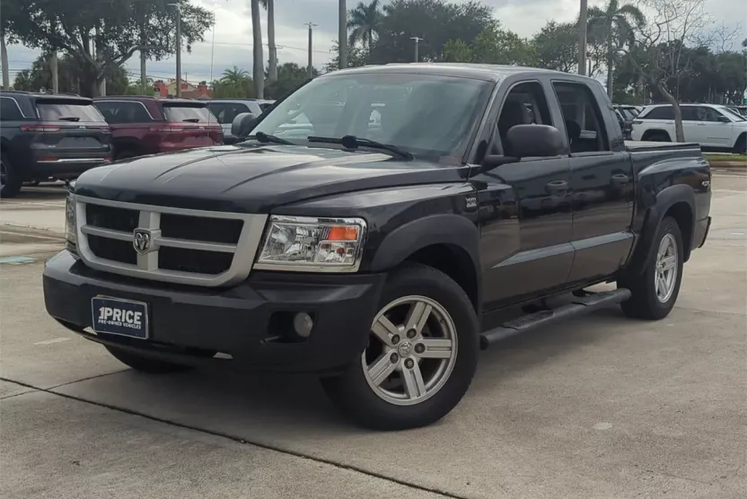 2011 Dodge Dakota SXT SLT photo 1