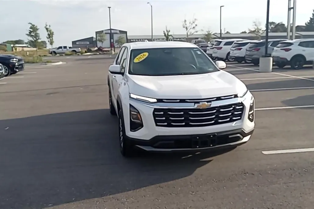 2026 Chevrolet Equinox LT photo 1