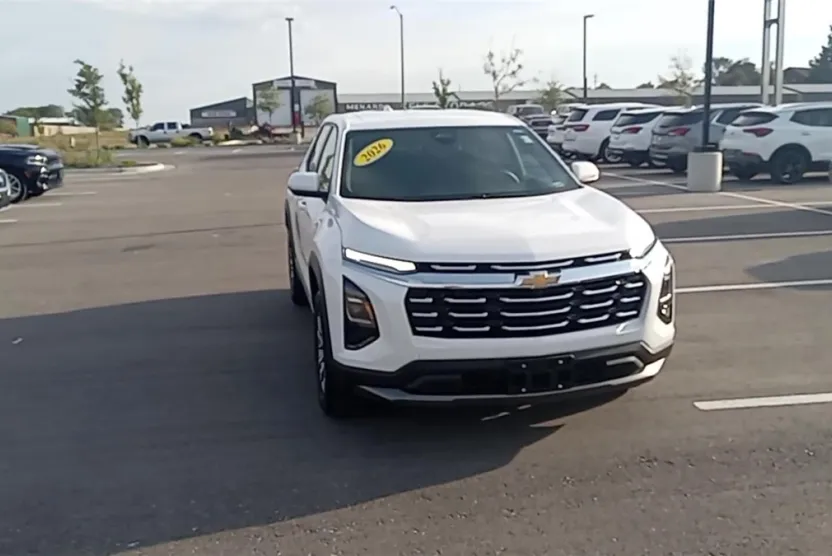 2026 Chevrolet Equinox LT photo 1