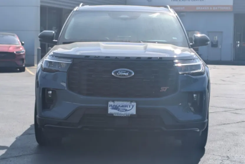 2025 Ford Explorer ST photo 1