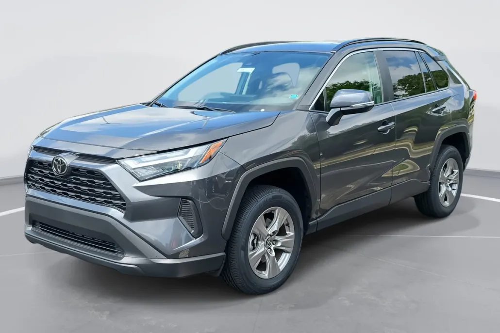 2023 Toyota RAV4 XLE photo 1