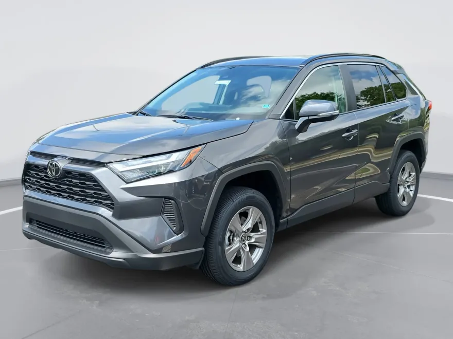 2023 Toyota RAV4 XLE photo 1