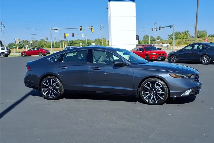 2025 Honda Accord Hybrid Touring photo 1