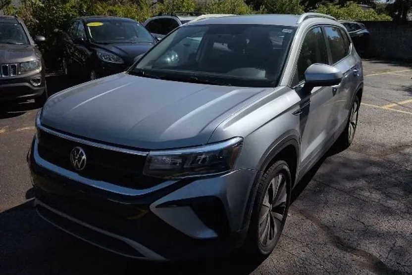 2022 Volkswagen Taos SE photo 1