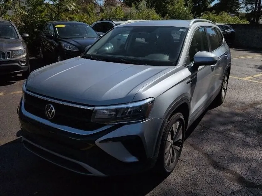 2022 Volkswagen Taos SE photo 1