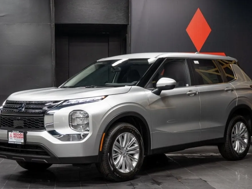 2025 Mitsubishi Outlander PHEV ES photo 1