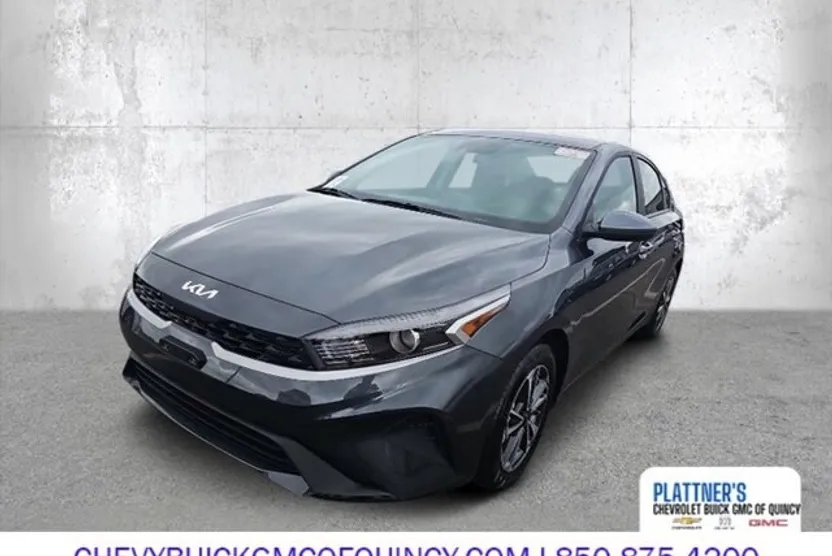 2023 Kia Forte LXS photo 1