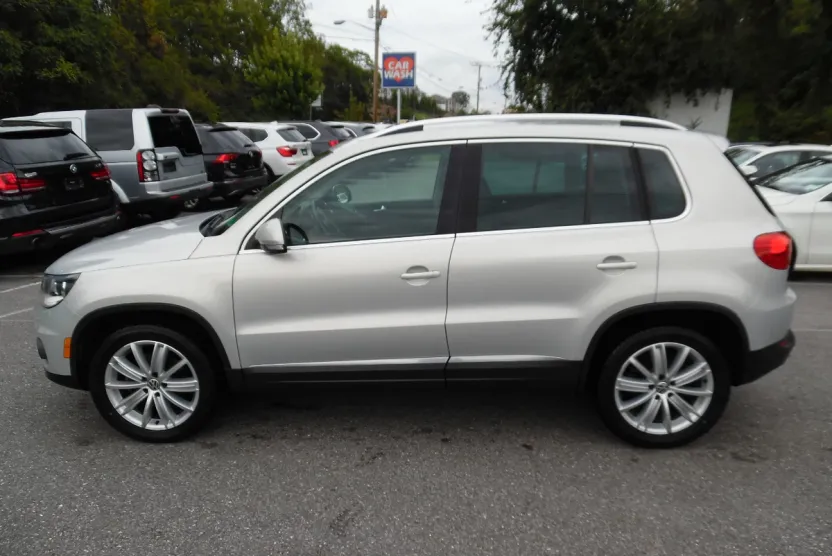 2012 Volkswagen Tiguan SE photo 1