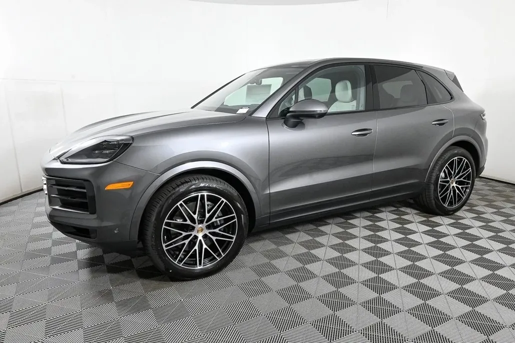 2025 Porsche Cayenne photo 1