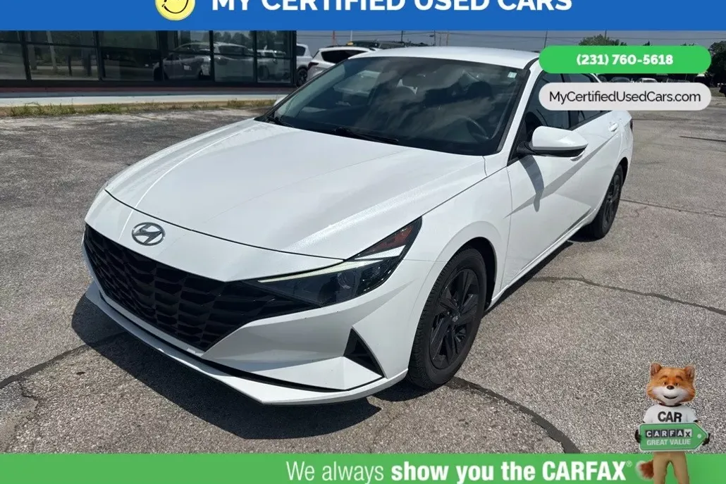 2022 Hyundai Elantra SEL photo 1