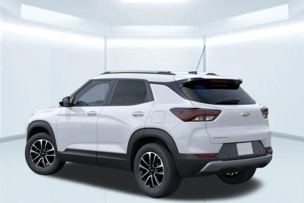2025 Chevrolet Trailblazer LT photo 1