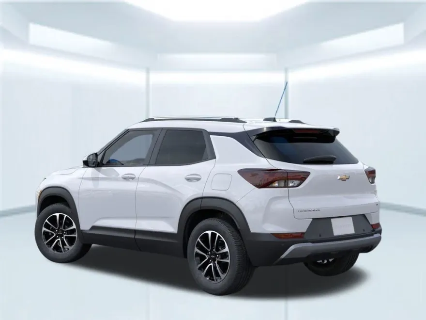 2025 Chevrolet Trailblazer LT photo 1