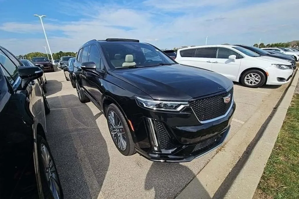 2023 Cadillac XT6 Sport photo 1