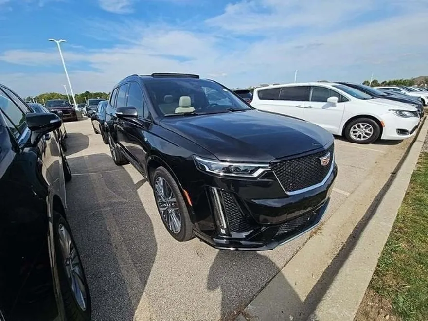 2023 Cadillac XT6 Sport photo 1