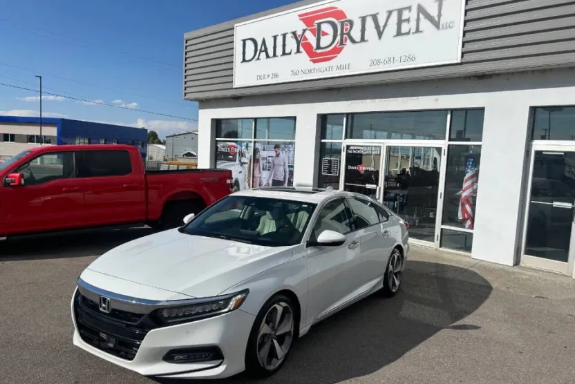 2018 Honda Accord Touring photo 1