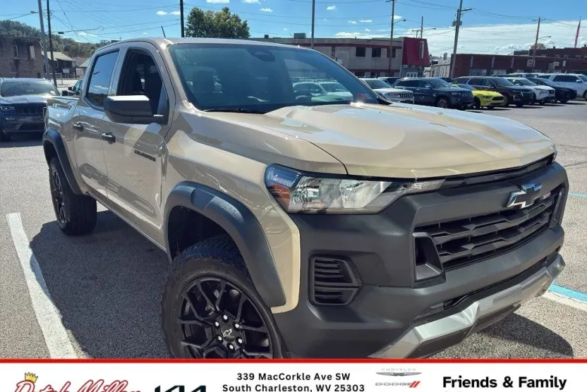2024 Chevrolet Colorado Trail Boss photo 1