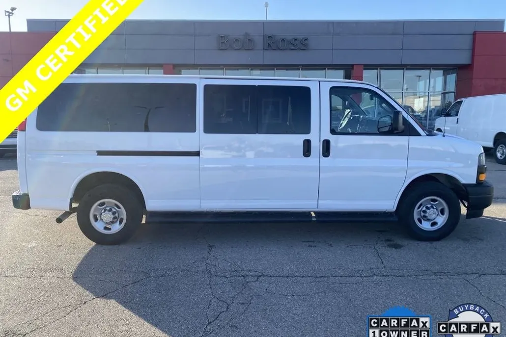 2022 Chevrolet Express Passenger 3500 photo 1