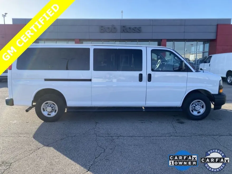 2022 Chevrolet Express Passenger 3500 photo 1