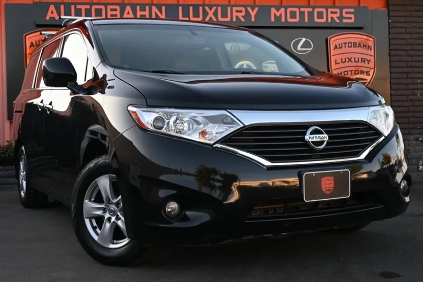 2017 Nissan Quest SV photo 1