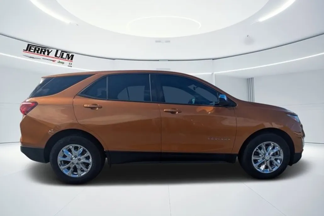 2018 Chevrolet Equinox LS photo 1