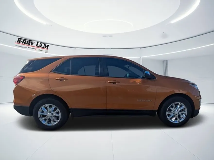 2018 Chevrolet Equinox LS photo 1