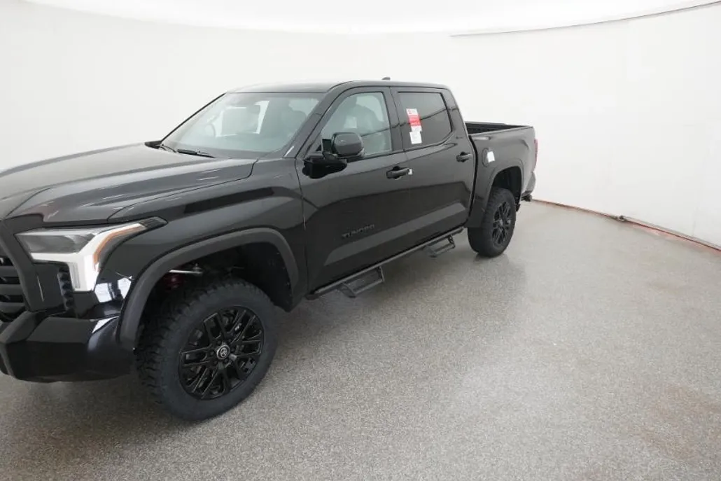 2025 Toyota Tundra Limited CrewMax photo 1