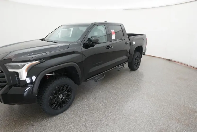 2025 Toyota Tundra Limited CrewMax photo 1