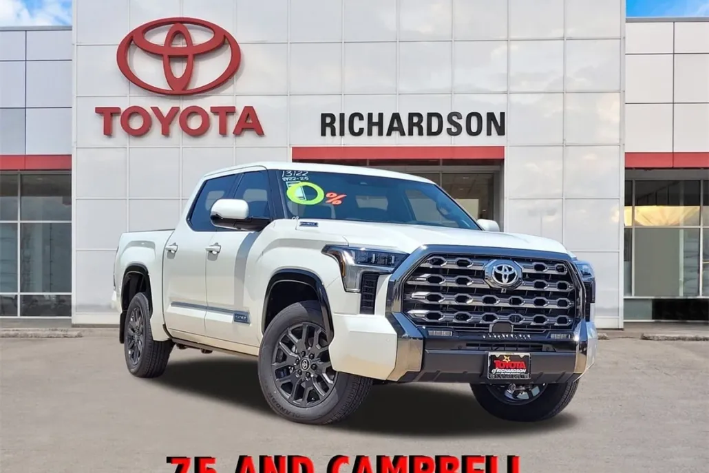 2025 Toyota Tundra Platinum CrewMax photo 1