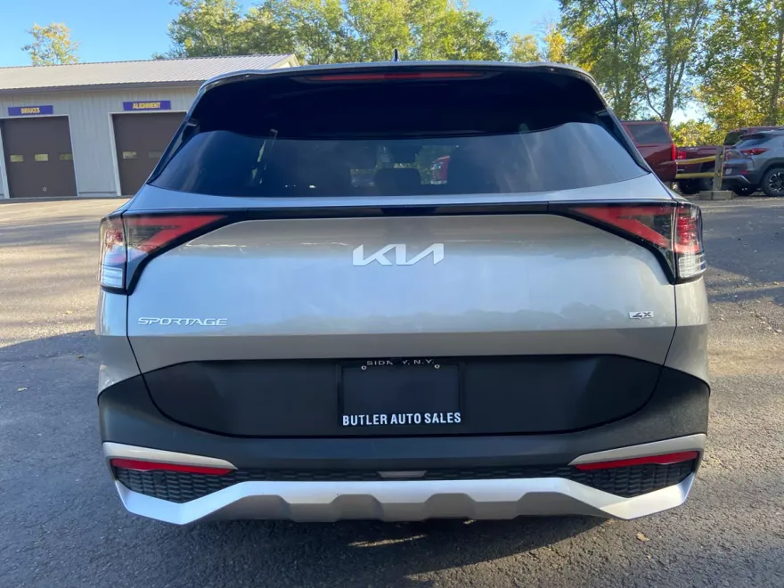 2024 Kia Sportage LX photo 1