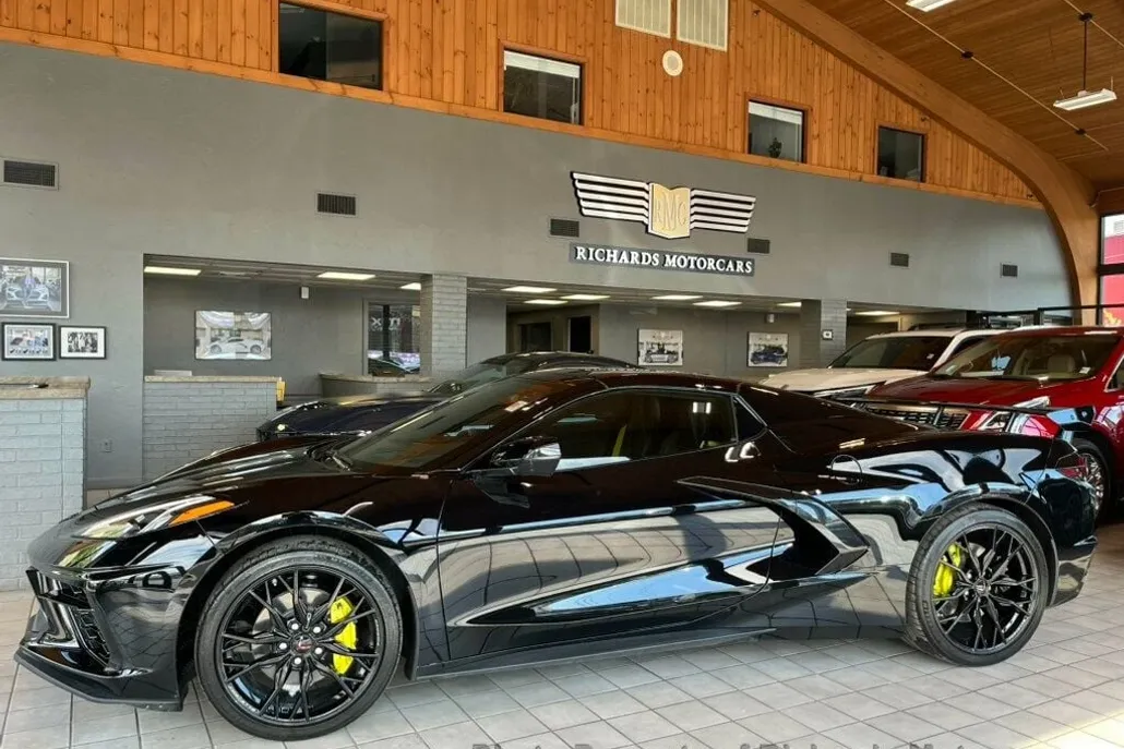 2023 Chevrolet Corvette Stingray Convertible 2LT photo 1