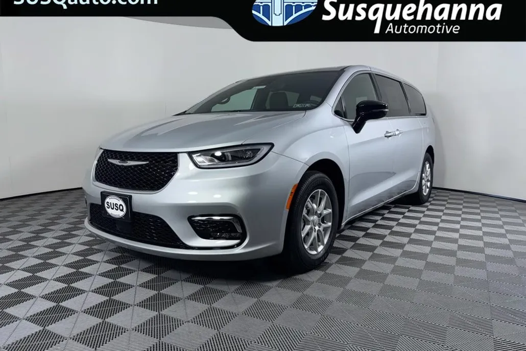 2026 Chrysler Pacifica photo 1