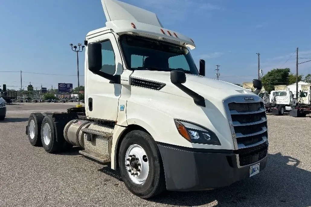 2019 Freightliner Cascadia 126" Day cab photo 1
